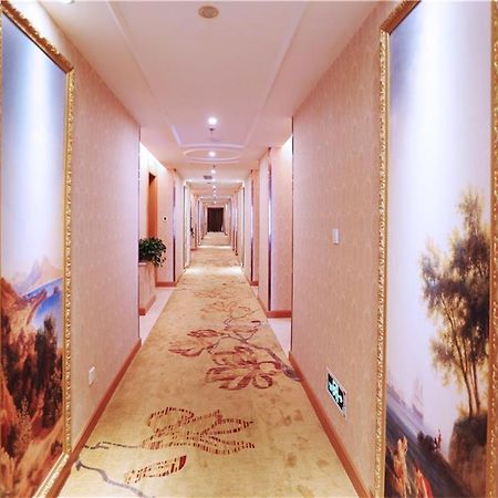 Vienna International Hotel Yantai Changjiang Road Xingyi Square Branch Bagian luar foto