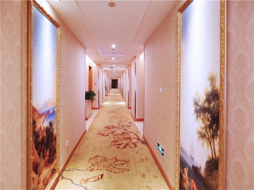 Vienna International Hotel Yantai Changjiang Road Xingyi Square Branch Bagian luar foto
