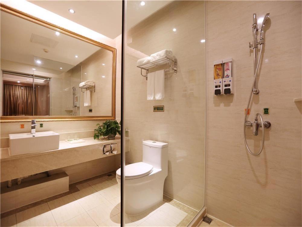 Vienna International Hotel Yantai Changjiang Road Xingyi Square Branch Bagian luar foto