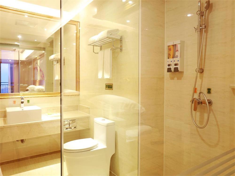 Vienna International Hotel Yantai Changjiang Road Xingyi Square Branch Bagian luar foto