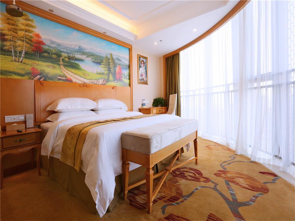 Vienna International Hotel Yantai Changjiang Road Xingyi Square Branch Bagian luar foto