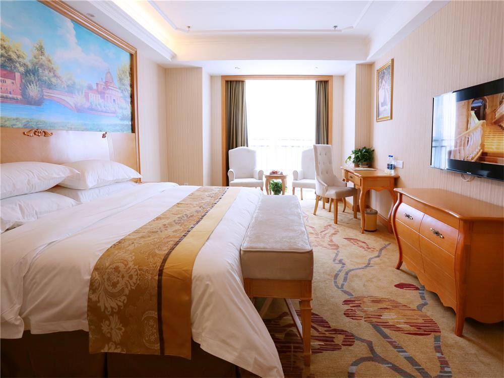 Vienna International Hotel Yantai Changjiang Road Xingyi Square Branch Bagian luar foto